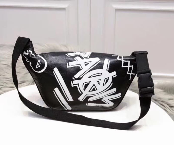 BALENCIAG巴黎世家 塗鴉胸包  BL1708